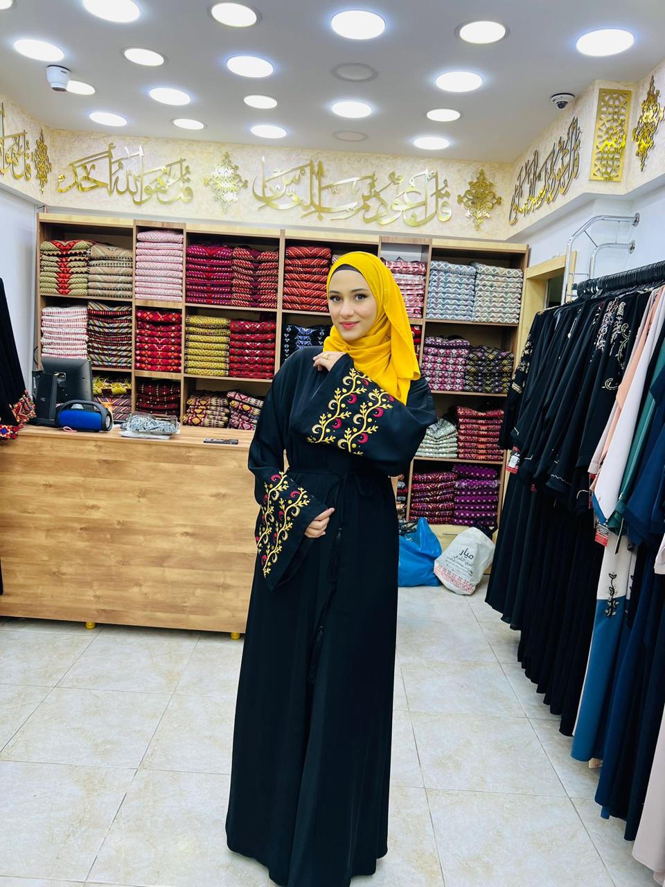 Two pieces black abaya with details on the sleeves.